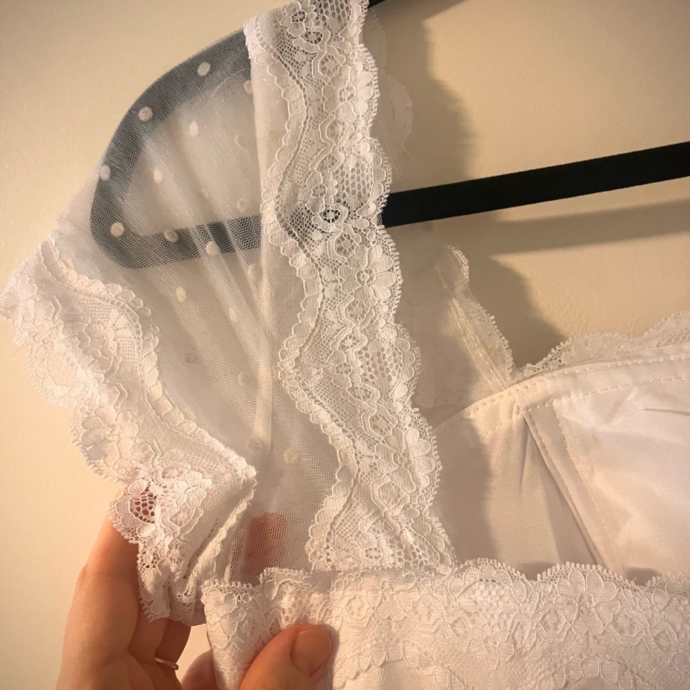 Vintage Style White Lace Tiered Wedding Gown - Picture 3 of 5